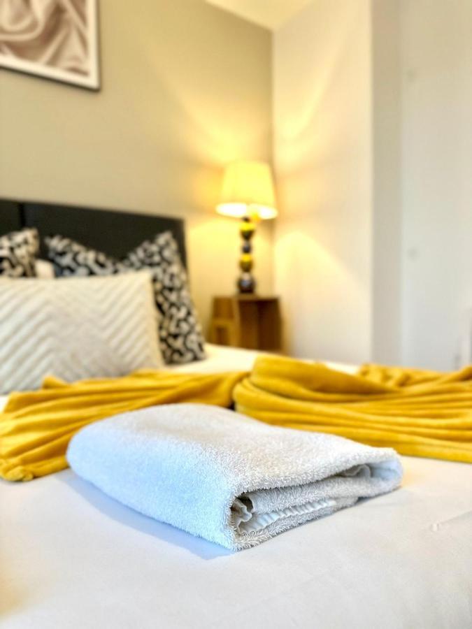 Koala & Tree - Modern 1 Bed Apartment For 4 Guests In The Heart Of Cambridge - Short Lets & Serviced Accommodation エクステリア 写真