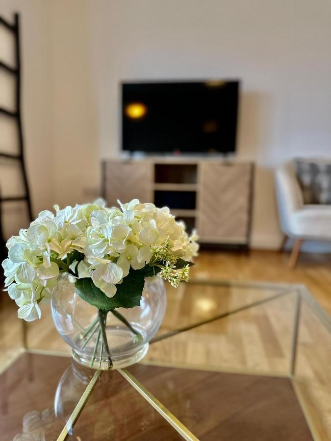 Koala & Tree - Modern 1 Bed Apartment For 4 Guests In The Heart Of Cambridge - Short Lets & Serviced Accommodation エクステリア 写真